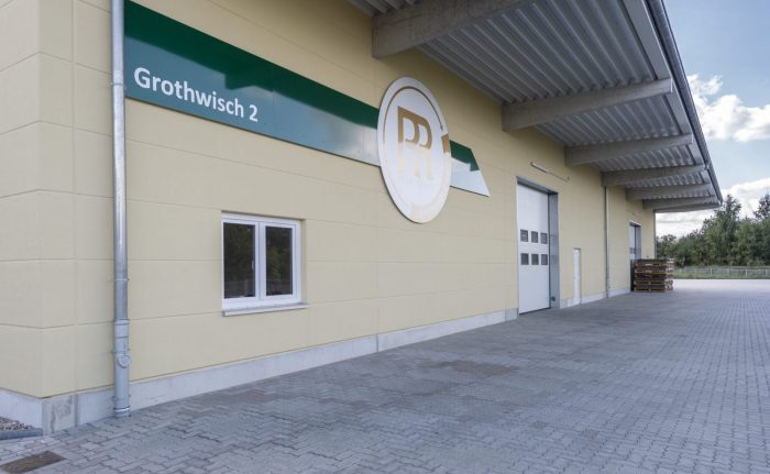 Seitenansicht Lagerhallenbau Hamburg Rudolf Rost mit gelben Wandplatten